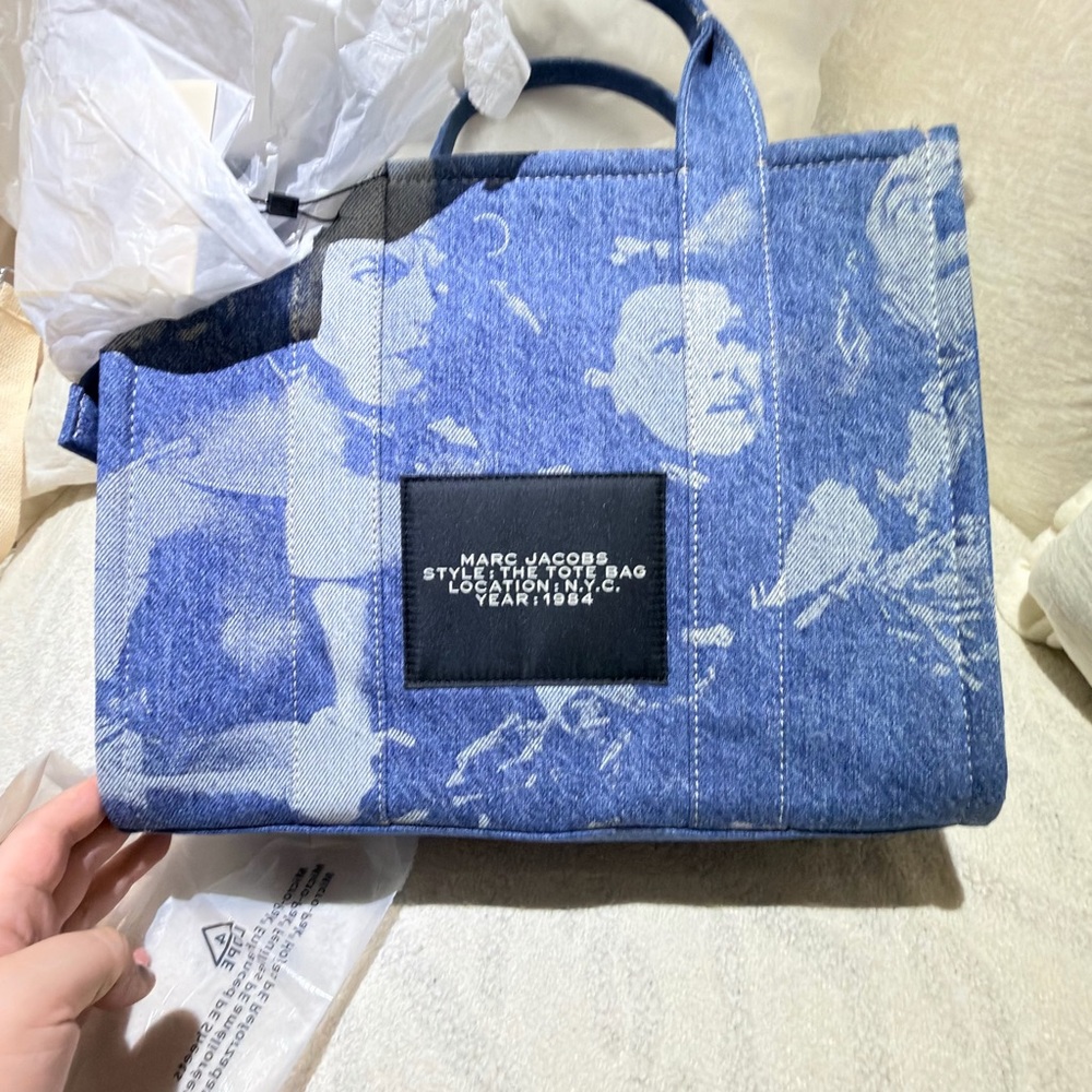 Marc Jacobs Classic Blue Tote - Picture 5 of 10